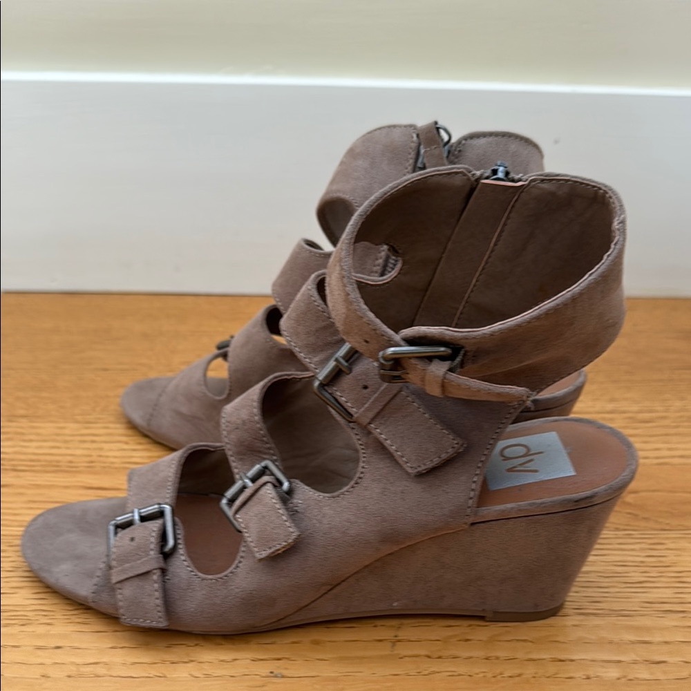 DV by Dolce Vita Women's Tan Wedge Sandals